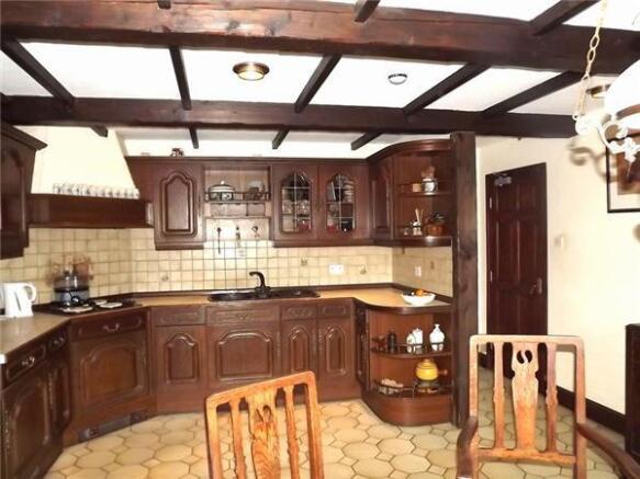 KITCHEN/BREAKFAST