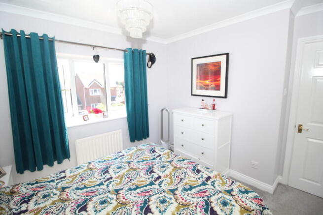 4 bed Detached for sale Image 12