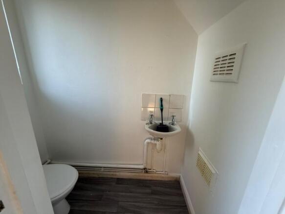 3 bed Semi-Detached to rent Image 8