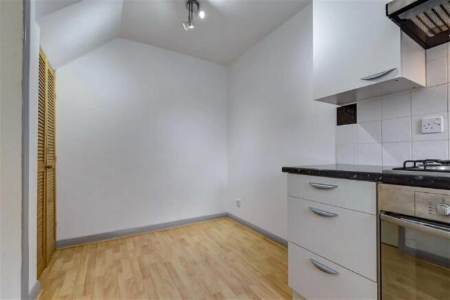 Kitchen (alternative view)