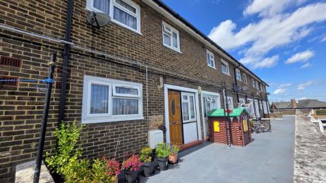 Romford Road, South Ockendon, RM15