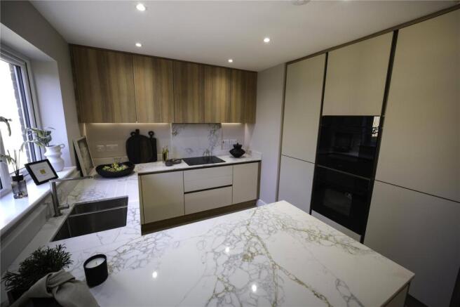 4 bed Link Detached House for sale Image 4
