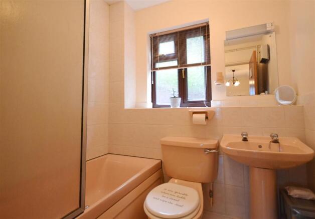 7 bathroom.jpg