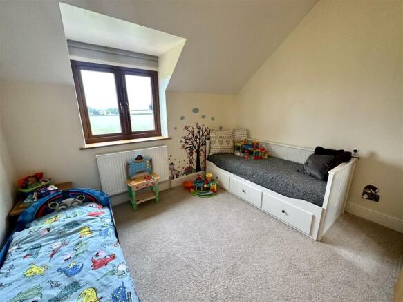 BEDROOM 5