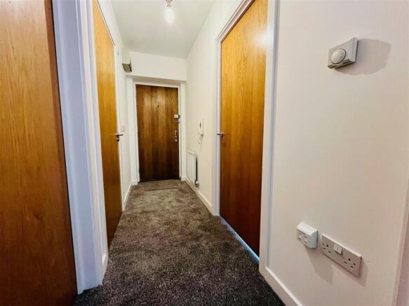 Entrance Hallway.jpeg