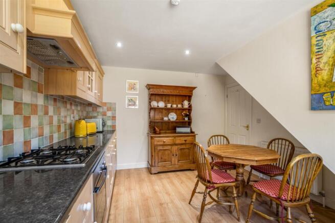 5 bed Detached for sale Image 10
