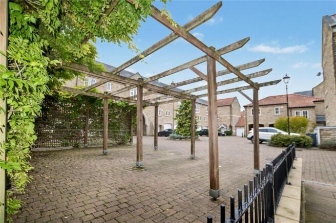 2 bed Apartment for sale Image 12