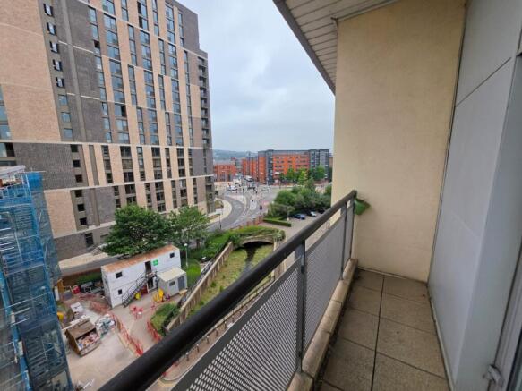 2 bed Flat to rent Image 8