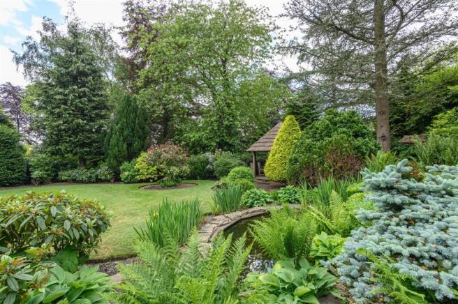 5 bed Detached for sale Image 4
