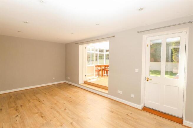 4 bed Semi-Detached for sale Image 12