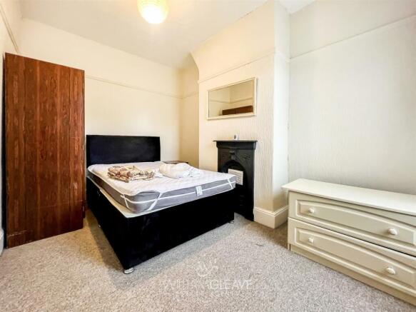 Bed 2.jpg