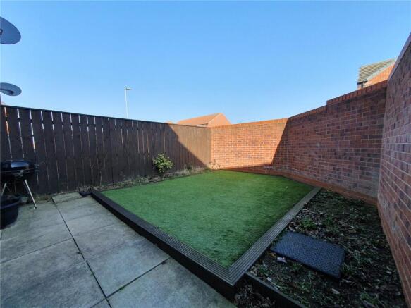 3 bed Semi-Detached to rent Image 12
