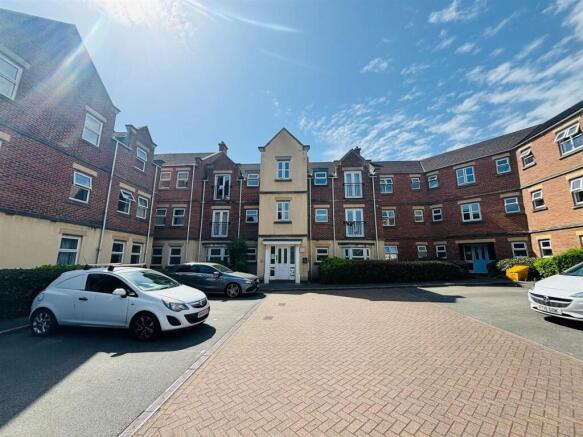 2 bed Flat for sale Image 12