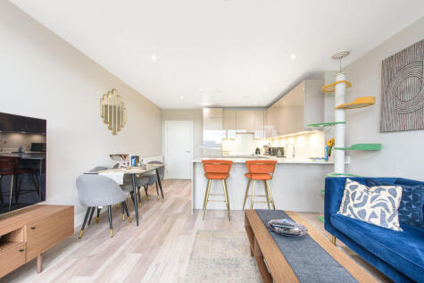 Station Road, New Southgate, London, N11
