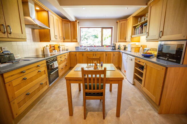 4 bed Detached Bungalow for sale Image 5