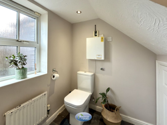 5 bed Detached for sale Image 8