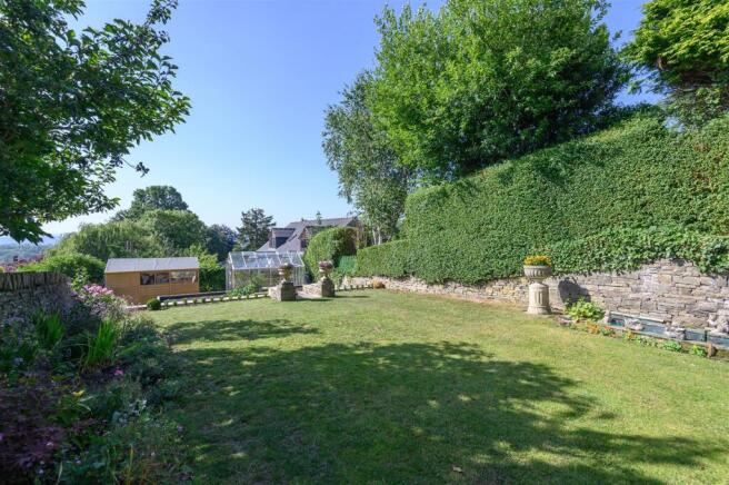 4 bed House for sale Image 9