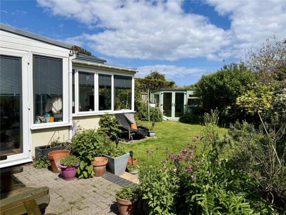 5 bed Detached for sale Image 9