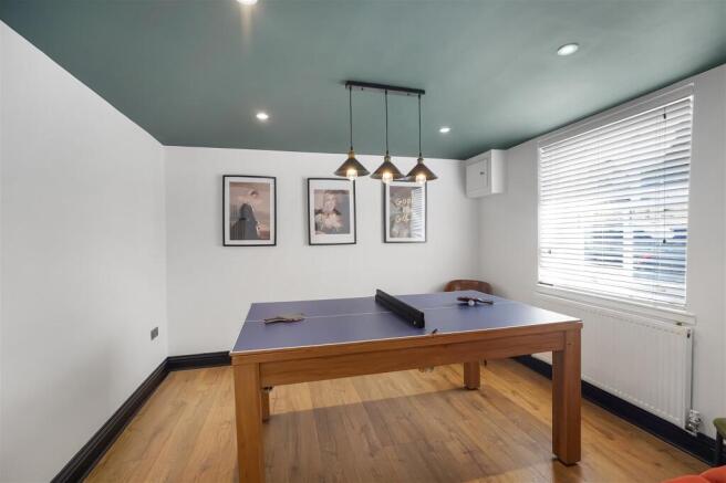 9 bed Semi-Detached for sale Image 8