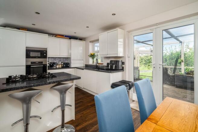 3 bed Semi-Detached for sale Image 8