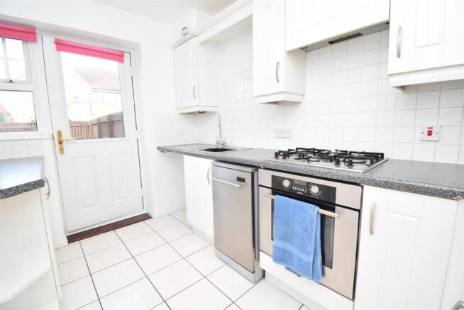 3 bed Semi-Detached to rent Image 5