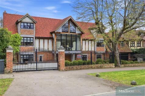 Stradbroke Drive, Chigwell, Essex, IG7
