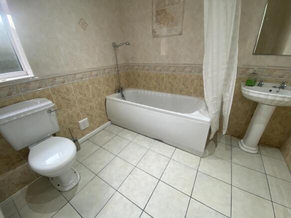 3 bed House to rent Image 6