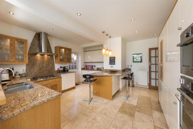 Myton210-Kitchen-02A.jpg