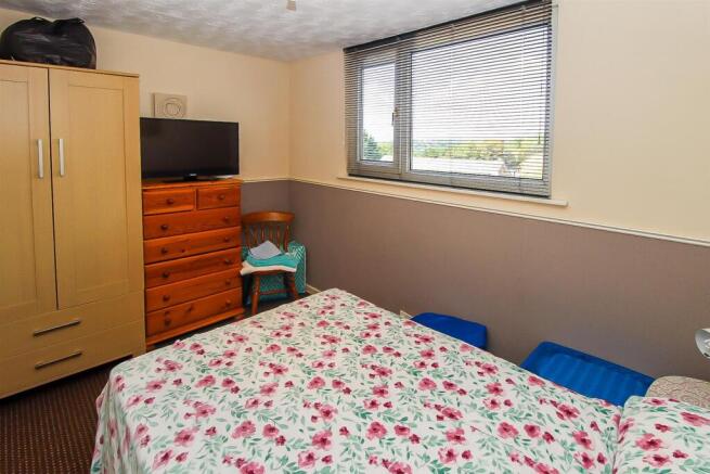 3 bed Semi-Detached Bungalow for sale Image 10
