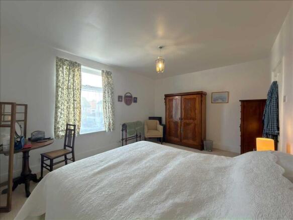 3 bed House for sale Image 11