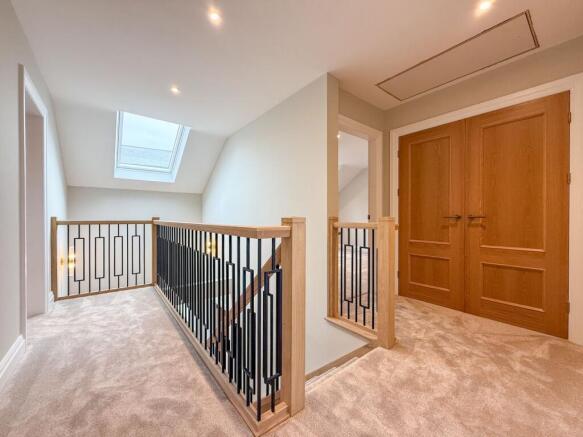 4 bed Detached for sale Image 7