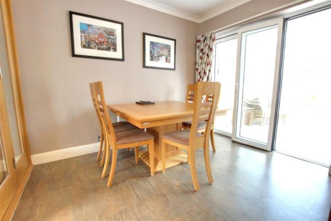 4 bed Detached Bungalow for sale Image 8