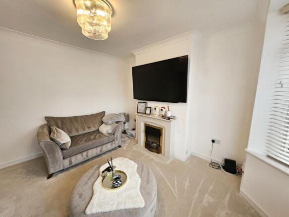 3 bed Semi-Detached to rent Image 7