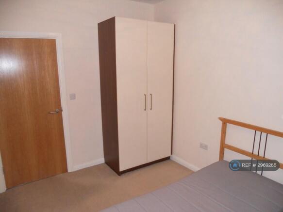 2 bed Flat to rent Image 6