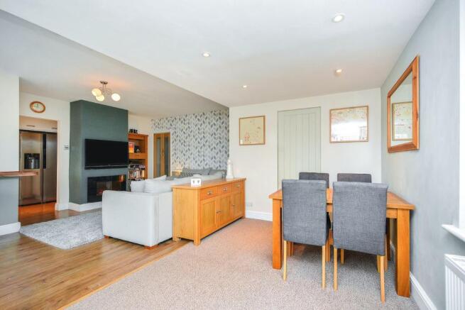 Lounge/Dining Room