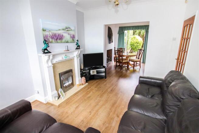BAY FRONTED LOUNGE