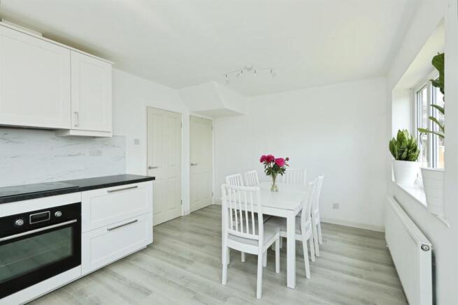 3 bed Detached for sale Image 4