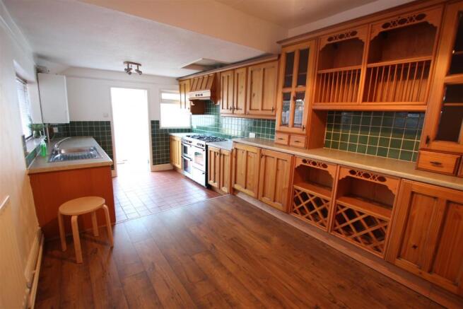 KITCHEN/BREAKFAST ROOM
