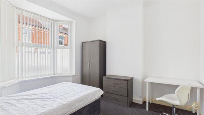 4 bed Not Specified to rent Image 6