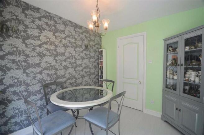 Dining room: