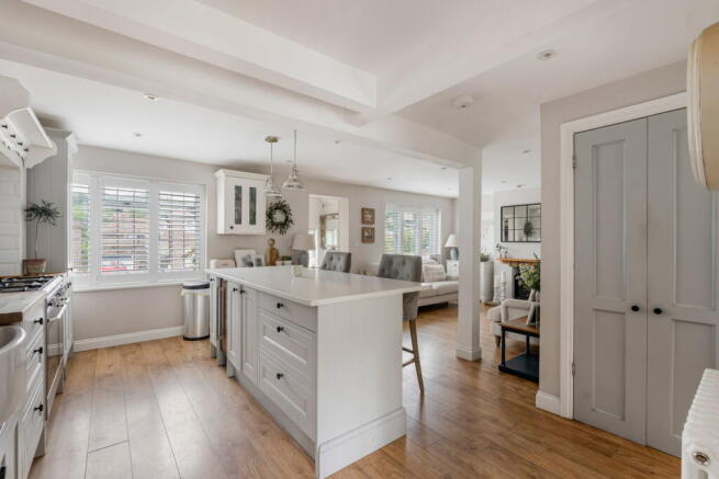 28 Blackheath Grove, Wonersh, Guildford, Surrey, GU5 0PU photo 4