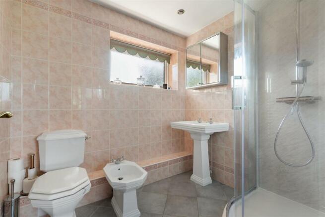 En-Suite Bedroom 1
