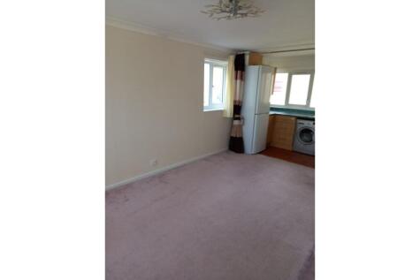 Caernarvon Close, Mitcham, CR4