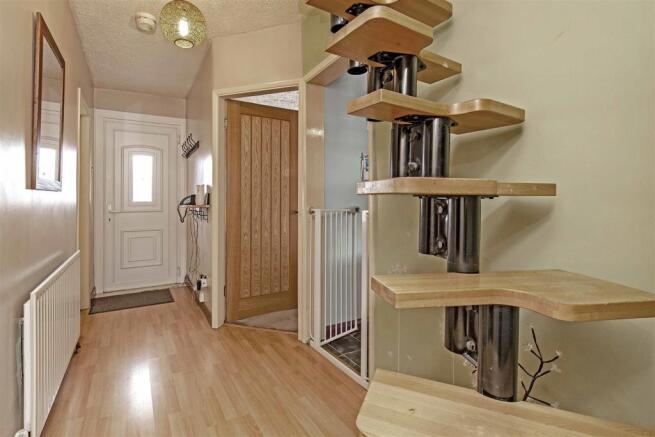 4 Hallowes Rise-2.jpg