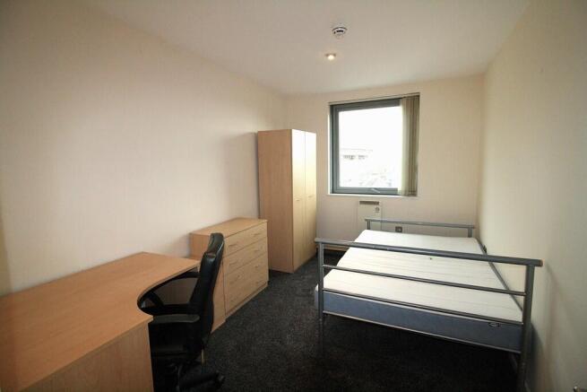 2 bed Apartment to rent Image 7