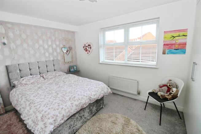3 bed Terraced for sale Image 11
