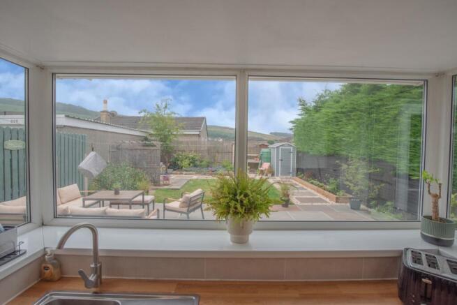 3 bed Semi-Detached for sale Image 6