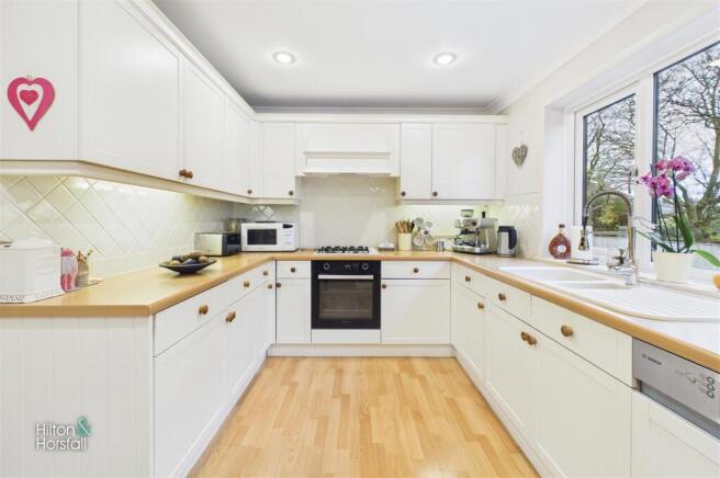 3 bed Detached for sale Image 7