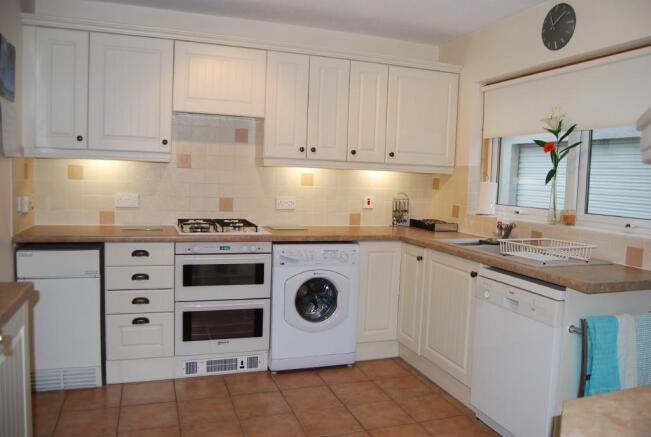 FITTED KITCHEN