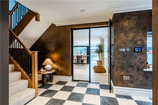5 bed Detached for sale Image 6